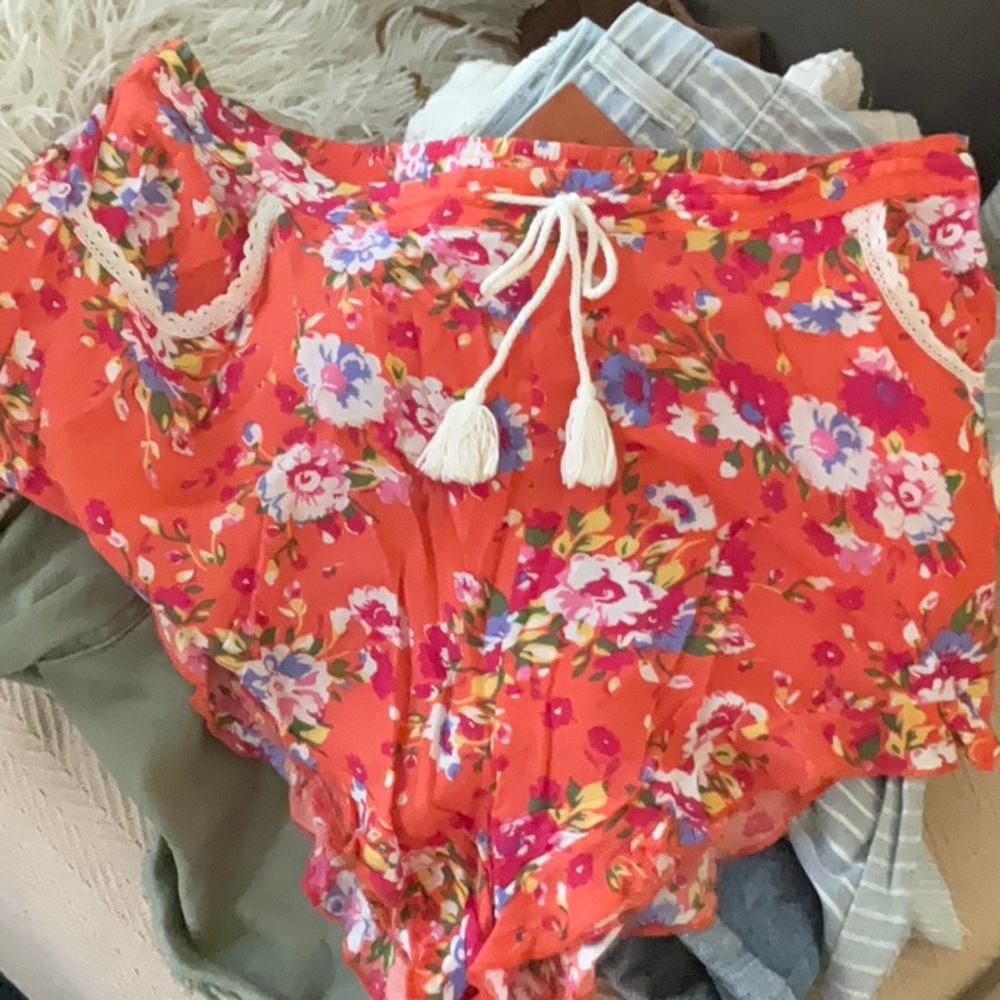 Spell Revolver Floral print shorts L - Picture 8 of 9